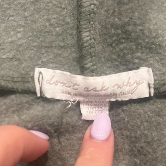 Cropped Hoodie - Picture 3 of 4